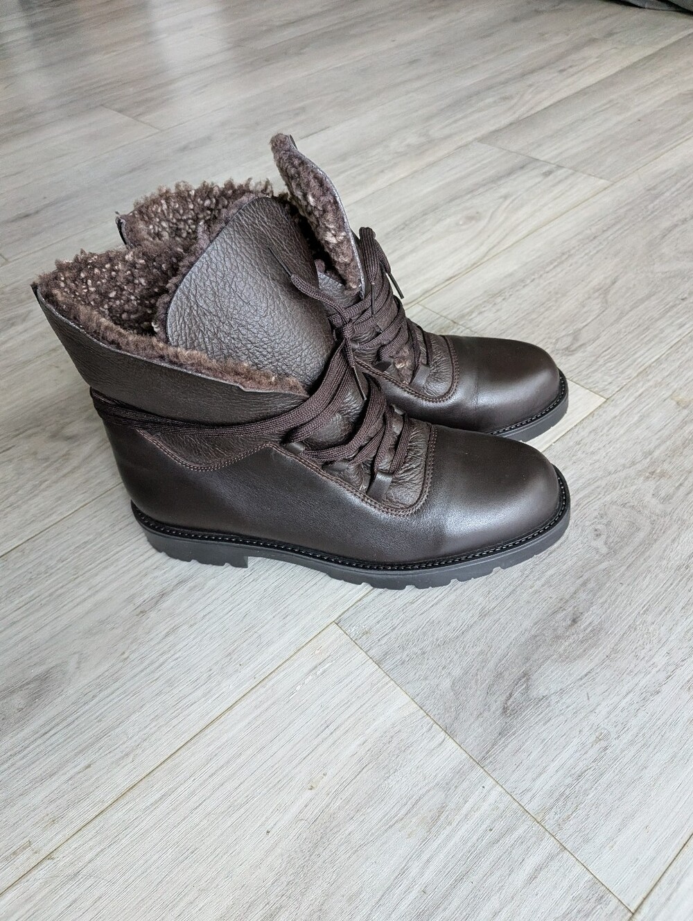 La Canadienne Brown Leather Shearling Lined Lace Up Winter Boots Size 8